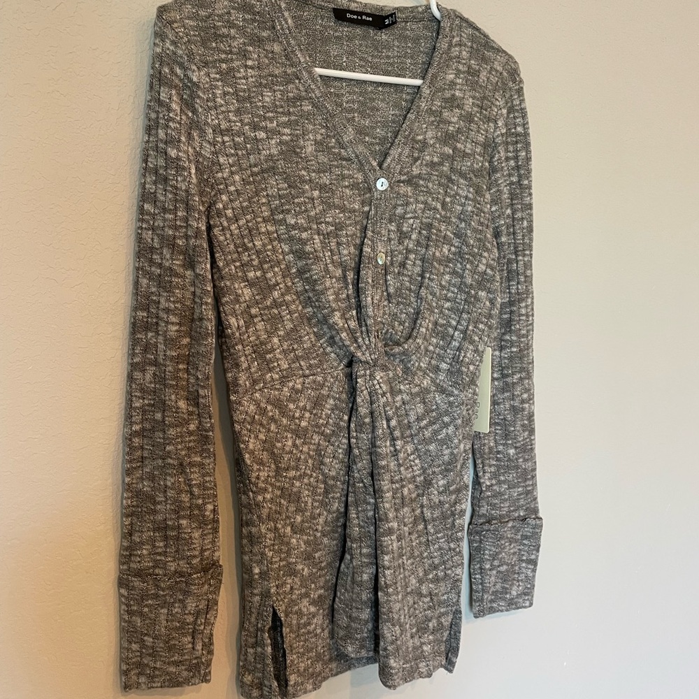 NWT Doe and Rae Heather Gray Ribbed Top - Picture 7 of 7